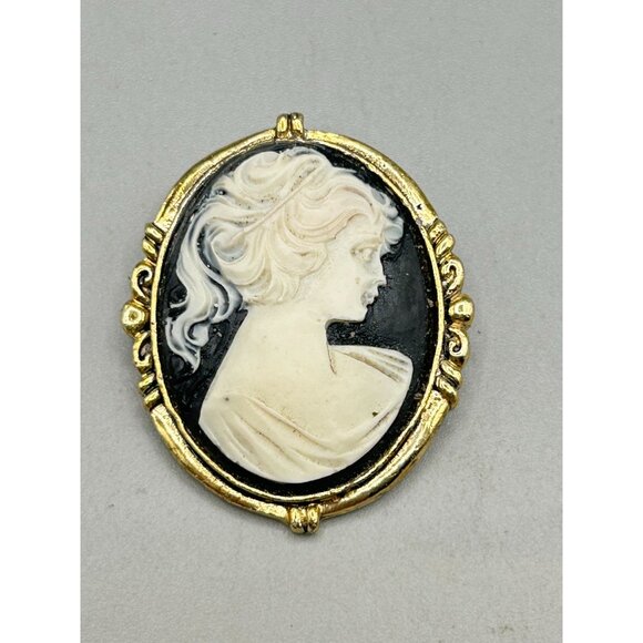 Vintage Resin Cameo Brooch Black and White Lady Profile on Gold Tone Setting - Picture 2 of 6